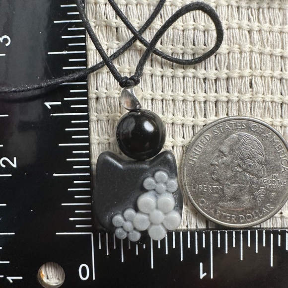 Tai Chi Stone Cat Head and Flowers Pendant with Onyx on Black Adjustable Rope - Picture 11 of 13